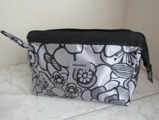 Borsa Reisenthel Boston nera/argento floreale ditty accessori trucco viaggio