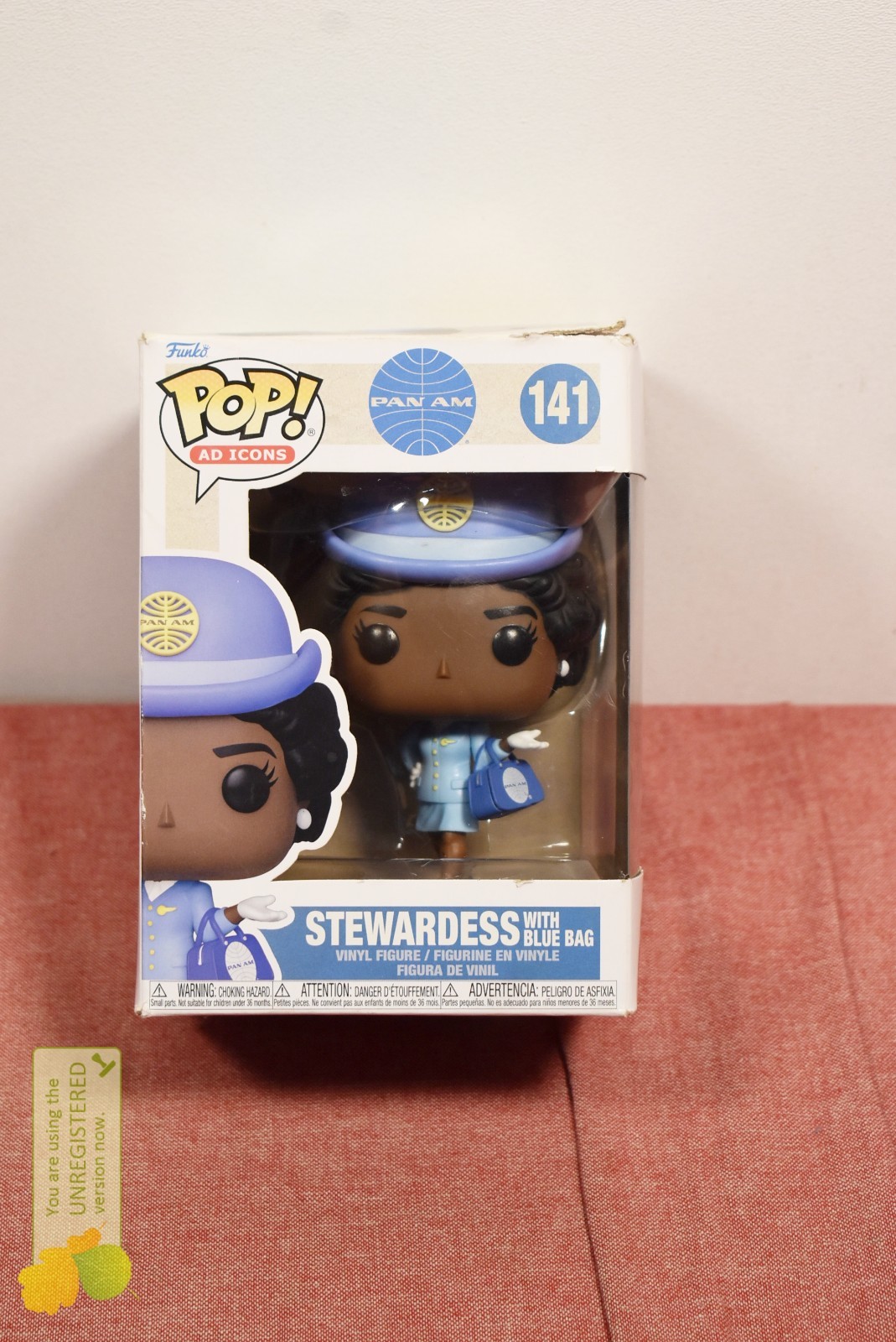 Funko Pop! Iconos De Anuncios: Azafata De Pan Am Con Bolsa Azul (Paquete De Desgaste)