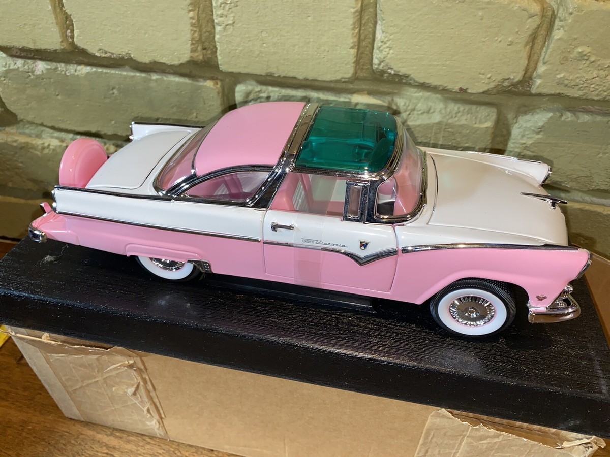 ROAD LEGENDS フォード フェアレーン クラウン・ビクトリア 1/18 Road Legends 1955 Ford Fairline Crown Victoria 1:18 Pink White