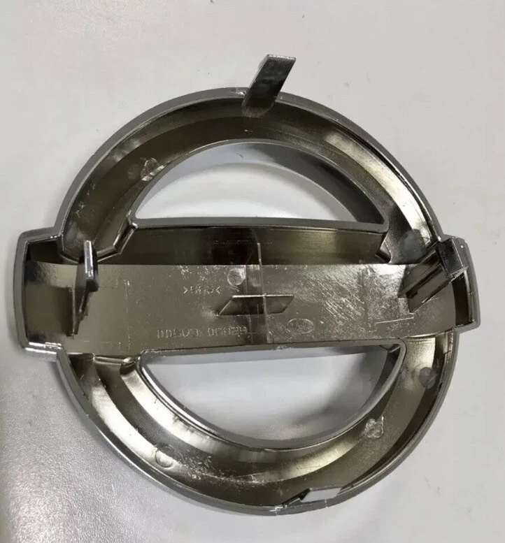 NEW OEM 2015-2018 NISSAN MAXIMA FRONT GRILLE EMBLEMS - Image 2 of 2