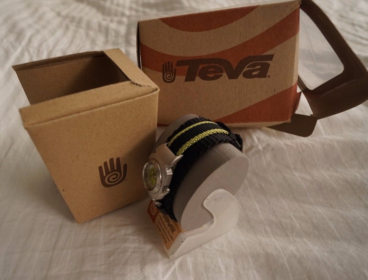 Montre Teva étanche 100 M - Boîtier Acier Inoxydable, Cadran Vert Fluo - Neuve Avec Boîte
