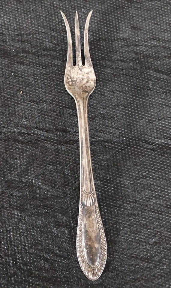 Tenedor de limón de plata esterlina vintage de Empire 4-5/8" sin pulir 3 dientes acampanados Foto 2 de 4