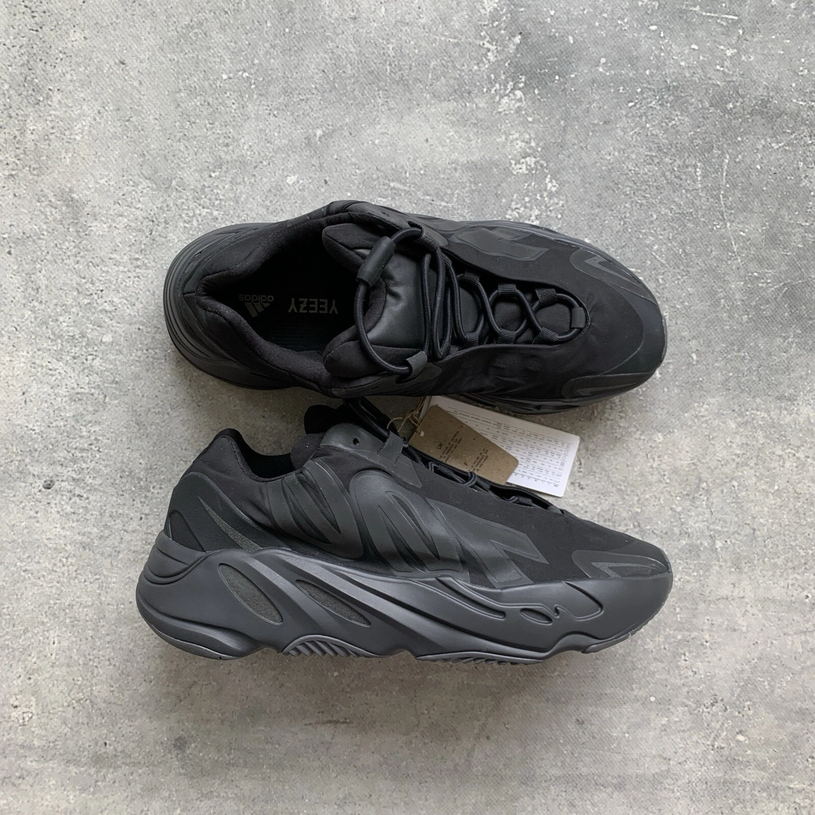 SNEAKERS ADIDAS YEEZY BOOST 700 MNVN TRIPLE NERE TAGLIA US 10 UK 9 5 EU 44
