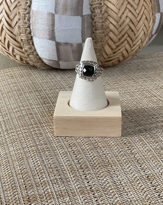 Anillo John Hardy de ónix negro con acento de oro de ley 925 y 14k talla 7 Foto 3 de 4