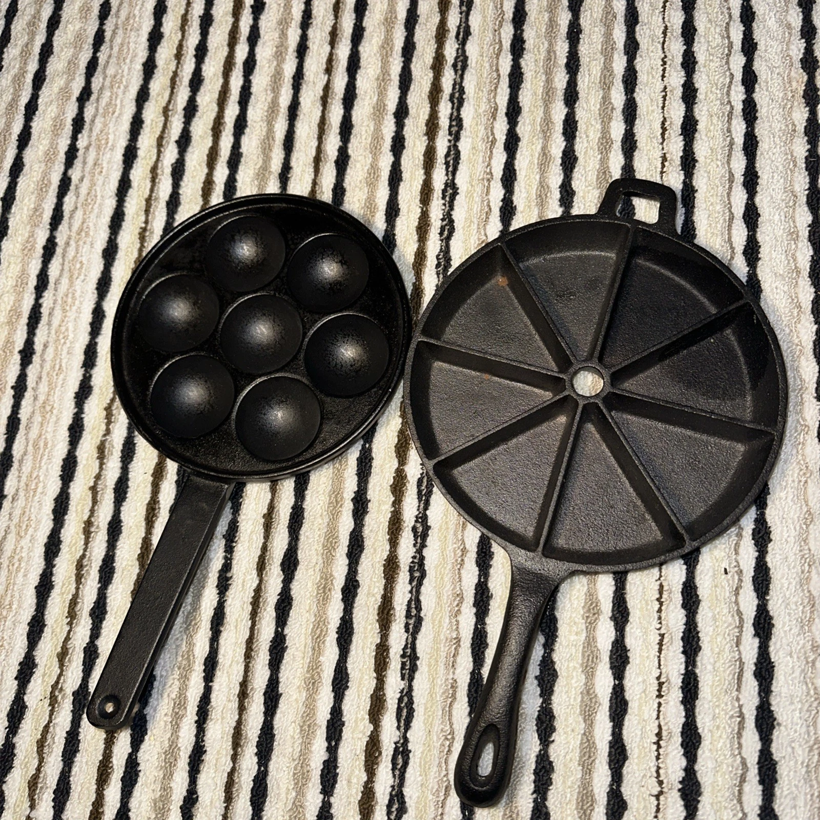 9 inch cornbread & 7 egg poacher cast iron skillets
