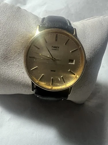 vintage timex quartz mens watch,date, Water Resistant,32mm Case,new battery.