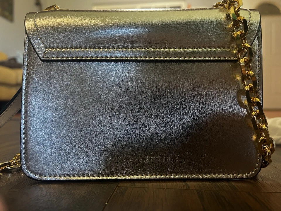 Bolso de hombro Moschino de cuero con logotipo metálico Foto 2 de 4