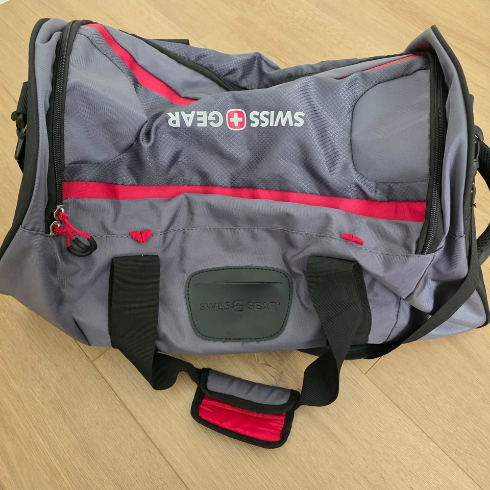 SwissGear 24" Bolsa de Lona Suave Viaje Gimnasio Equipaje Ligero Aerolínea Equipaje de Mano Foto 2 de 4