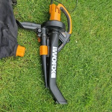 WORX WG505E Trivac Leaf Blower and Vacuum working with collection bag 