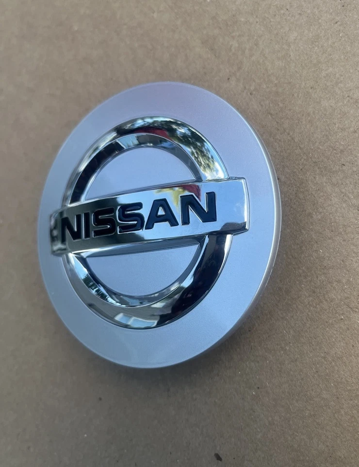 Nissan Armada Titan Truck tapa central plateada tapas rueda fabricante de equipos originales 3,25" Foto 2 de 4
