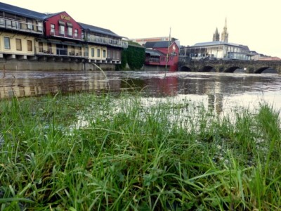 Foto 6x4 Erhöhter Wasserstand auf der Strule, Omagh An Oghmagh Noch ein paar c2016