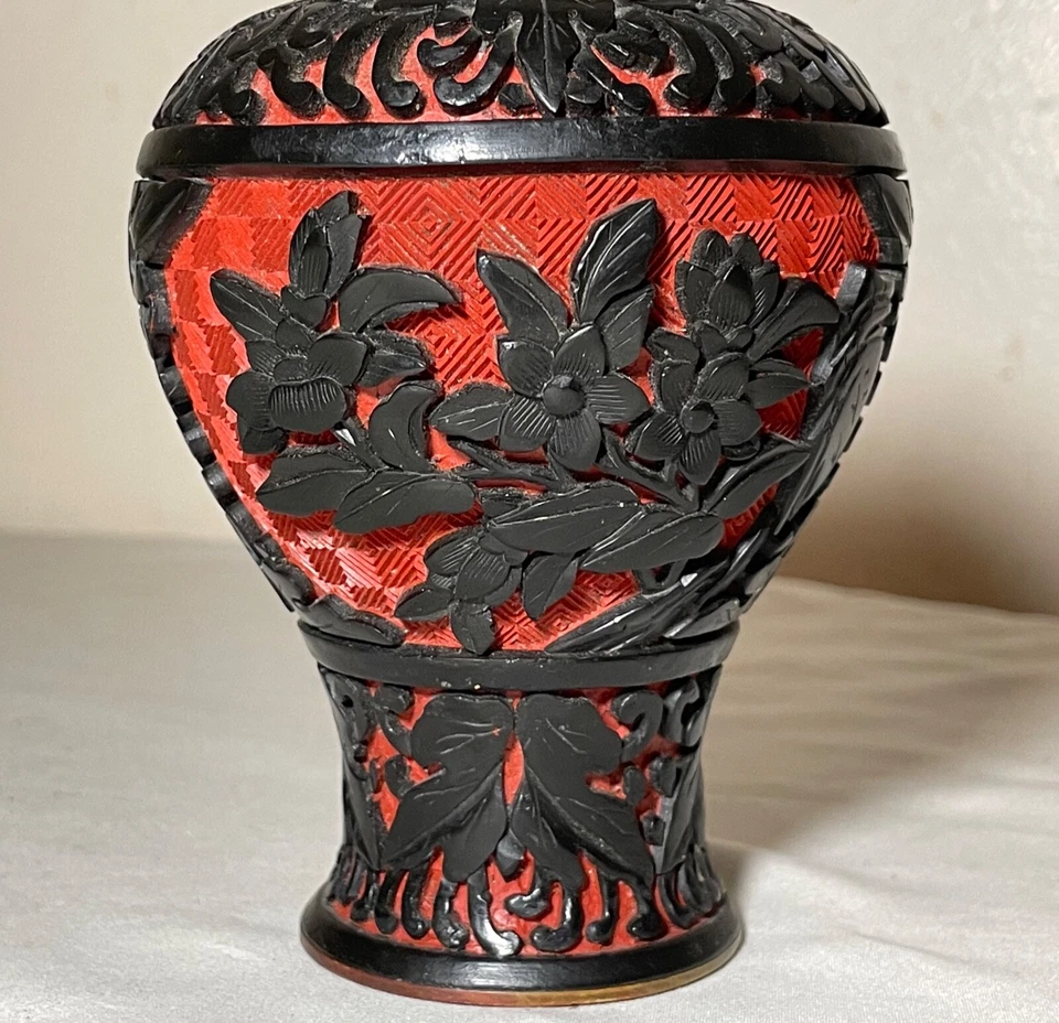 Antiguo jarrón floral cinabrio laca roja negra tallada china hecha a mano Foto 4 de 4