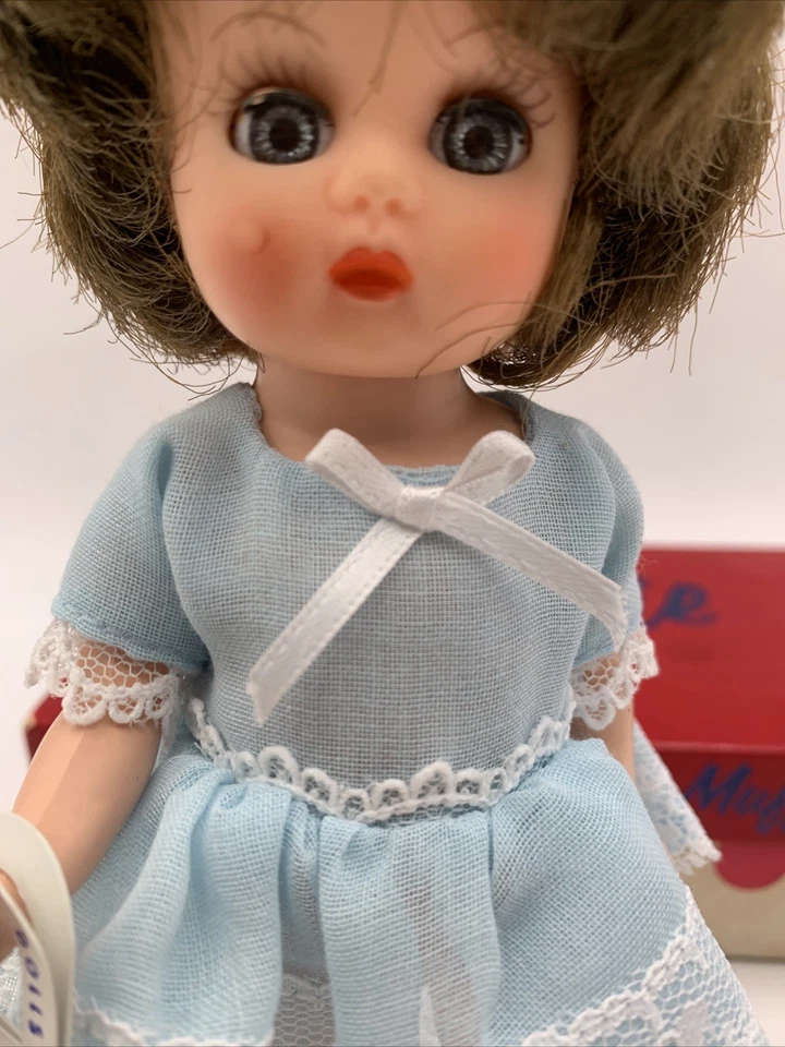 NASB Nancy Ann Libro de Cuentos Morena Rizado Bob Pelo Muñeca Muffie SLW California Foto 3 de 4