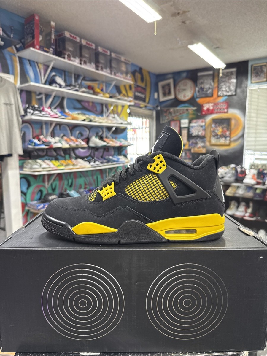 Jordan 4 Retro Thunder (2023)