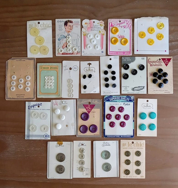 Vintage Sewing Buttons (Lot of 21 Cards)