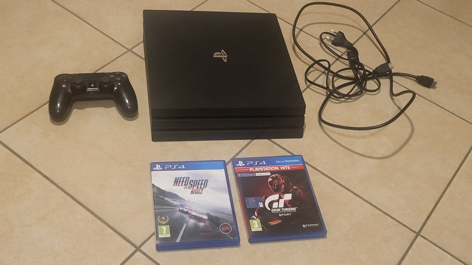 Sony PlayStation 4 Pro Console Nero con DualShock 4, cavi, 2 giochi, HDMI USB