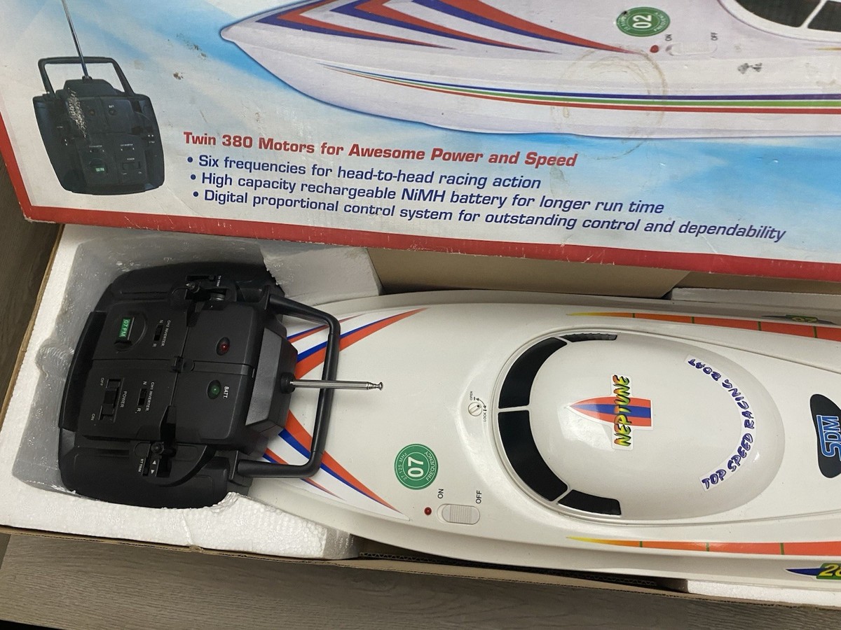 RADIO CONTROLLED NEPTUNE 28 SPEEDBOAT 95641 RC Boxed VGC