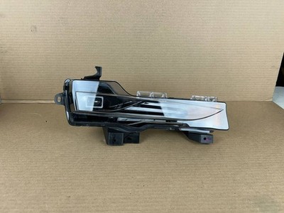   17-23 Tesla Model 3 Front Right Turn Signal Light OEM 1077390-00-F /broken
