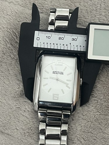 Kenneth Cole Reaction Men's Silver Tone Tank Watch - 第 8/8 張圖片