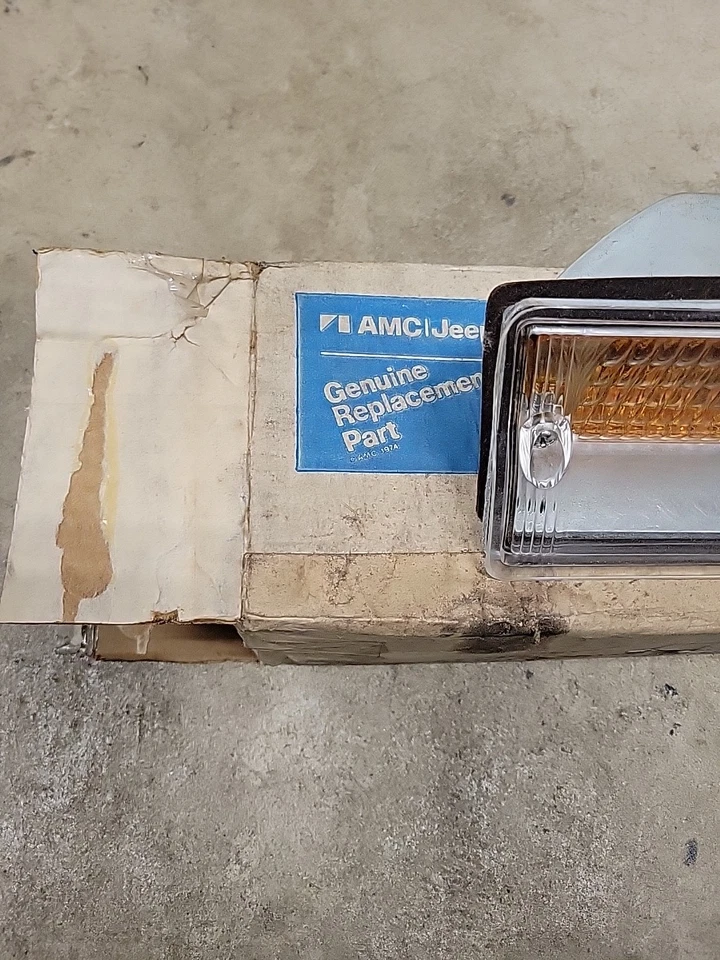 Jeep FSJ Grand Wagoneer Cherokee J10 Turn Signal Parking Light Lense W/Fixture - Image 2 of 4
