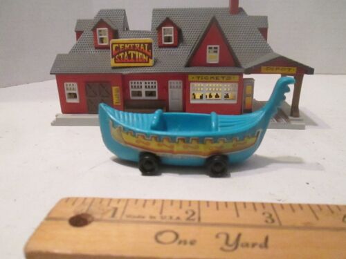Toys Chik Fil A Rolling Boat Toy NPI Dated 1995 Missing One Side Decal Rare Item - 第 1/14 張圖片