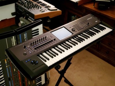 MUST SEE!!! KORG KRONOS 61 FULLY INSPECTED/SERVICED AND IN AMAZING CONDITION!