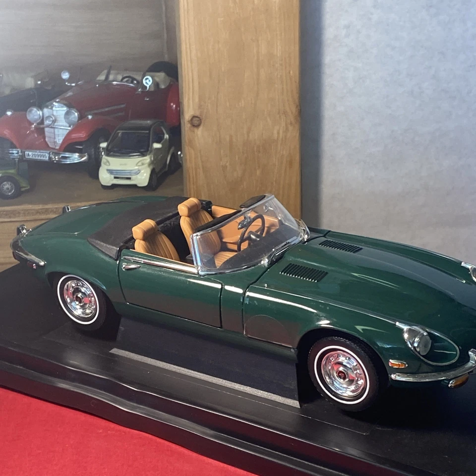 Raro Jaguar 1971 tipo E verde 1:18 Yat Ming Road Signature edición de lujo  Foto 4 de 4