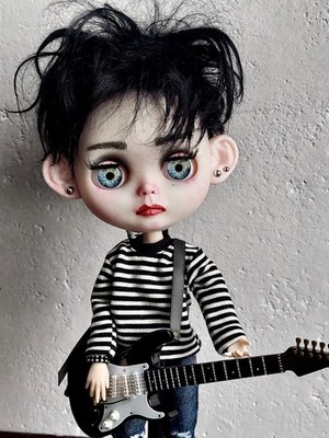 Custom Blythe ooak doll ''Luca'', Robert Smith fan with guitar, clothes