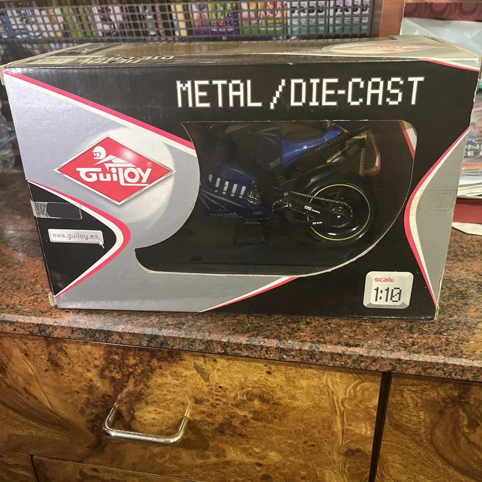 VALENTINO ROSSI YAMAHA YZRM1 team GAULOISES FORTUNA Guiloy 1/10 YAMAHA COD 13626 - Immagine 3 di 4