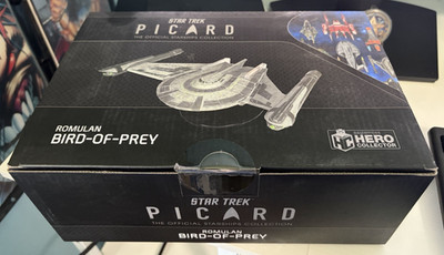 Eaglemoss Star Trek Picard Romulan Bird of Prey with Magazine NIB