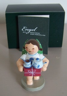 Wendt&Kühn Sonderedition Engel mit Geschenk und Porzellan Neu OVP