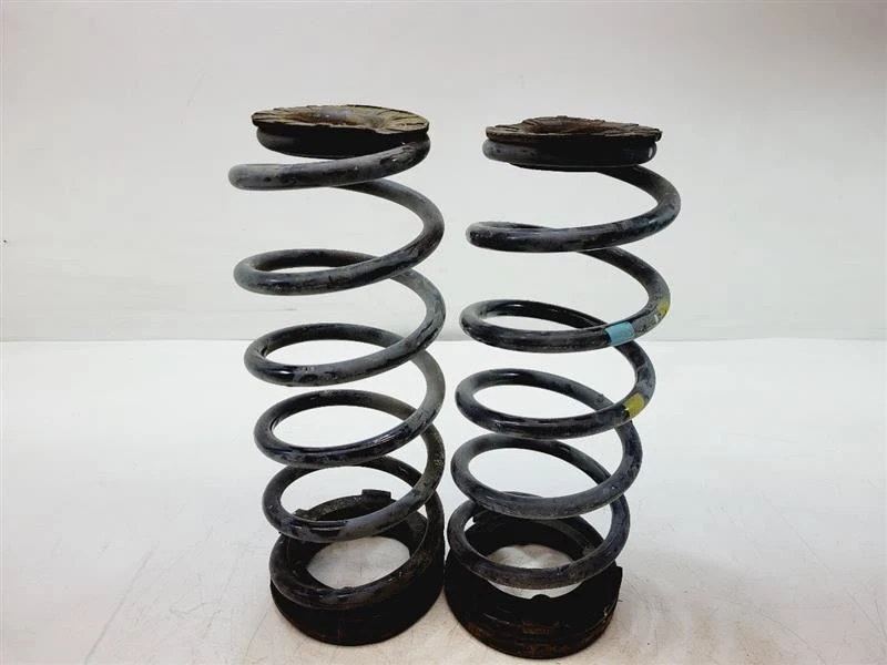 Juego de pares de muelles neumáticos helicoidales traseros Mazda 6 Hatchback 2004-2008 GM9A-28-011A Foto 2 de 4