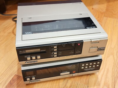 Hitachi VTTU8A 5 Head Portable VCR Video Tuner Retro 1980s Vintage