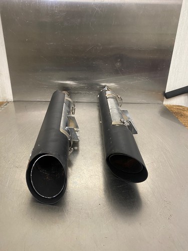 2018 Harley Davidson Street Bob FXBB Vance & Hines Twin Slash 3" Slip Ons Set - Foto 6 di 10