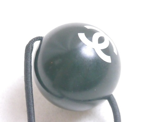 Auténtica corbata de pelo CHANEL corazón marca de coco gelatina/plástico #1724 - Imagen 6 de 7