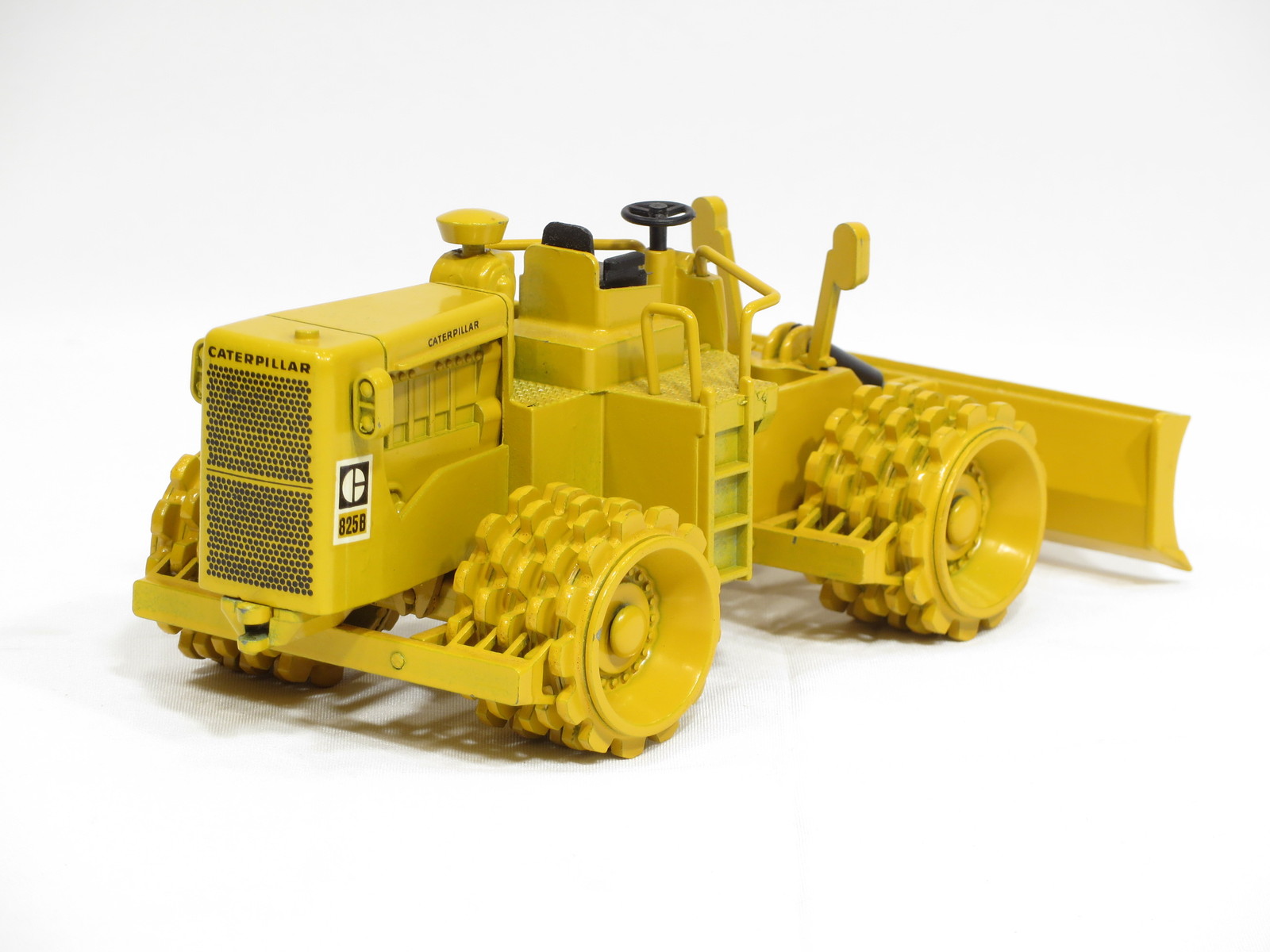 Caterpillar 825B Compactor - 1/50 - NZG #135 - N.MIB | eBay