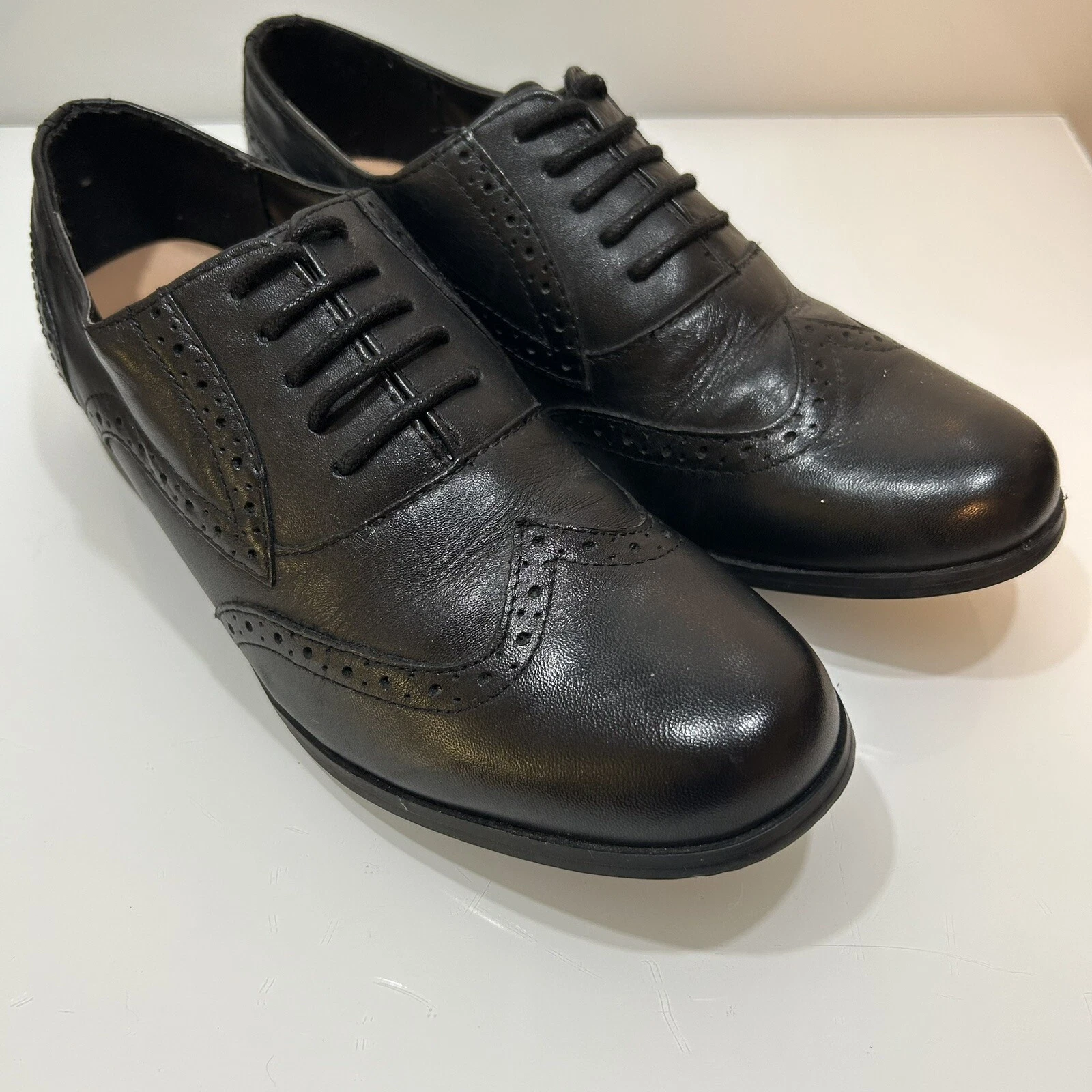 Nuove scarpe Clarks donna UK 5 5 vestibilità ampia pelle nera Hamble Oak brogues scuola?