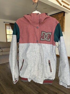 Dc Shoes Snowboarding Jacket- Size Small. Winter Jacket EXCELLENT RARE FIND