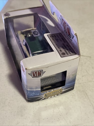 M2 Machines 2015 Auto-Thentics 1957 Ford Fairlane 500 R35 Great Deal - Picture 3 of 6