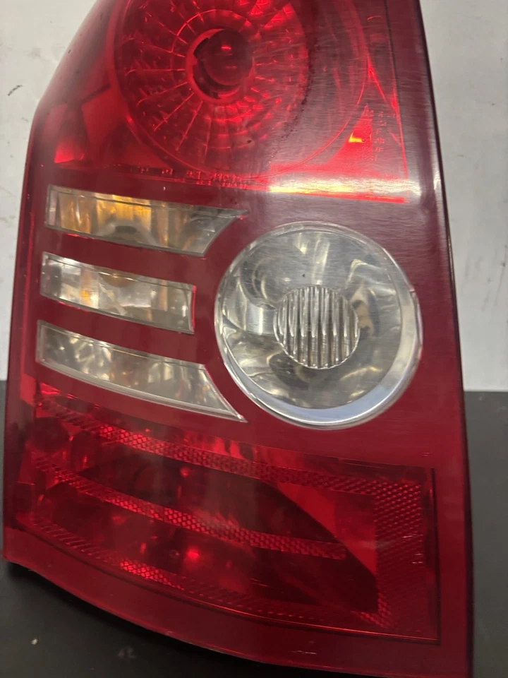 2008 CHRYSLER 300 LEFT DRIVER SIDE  Rear Tail Light OEM - Image 4 of 4