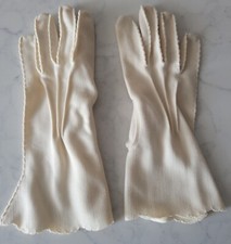 Vintage Cream fabric Ladies Gloves  Scalloped edge 1950s 1960s