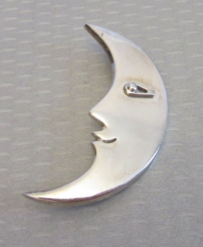 Smiling Crescent Man In The Moon W Stars Round Goldt Gem