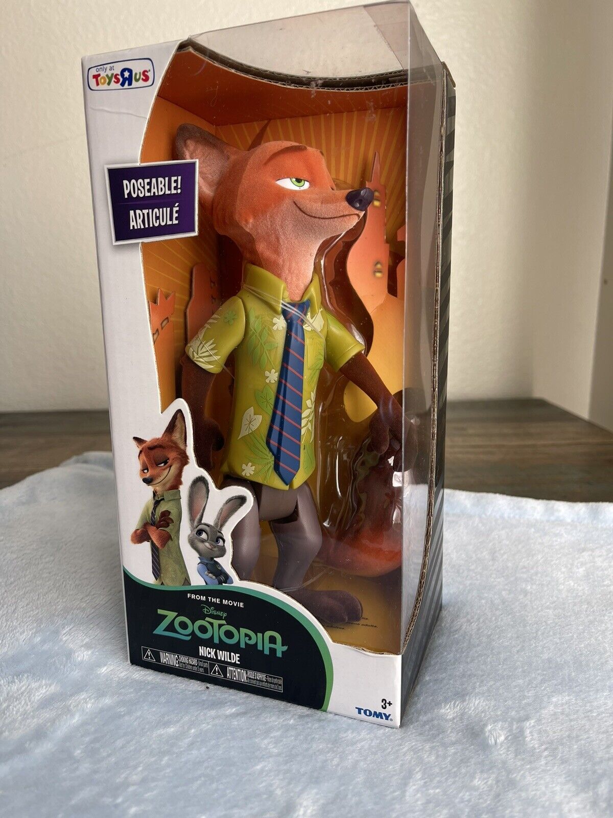 DISNEY ZOOTOPIA NICK WILDE & OFFICER JUDY HOPPS FIGURE TOYSRUS EXCLUSIVE  FLOCKED