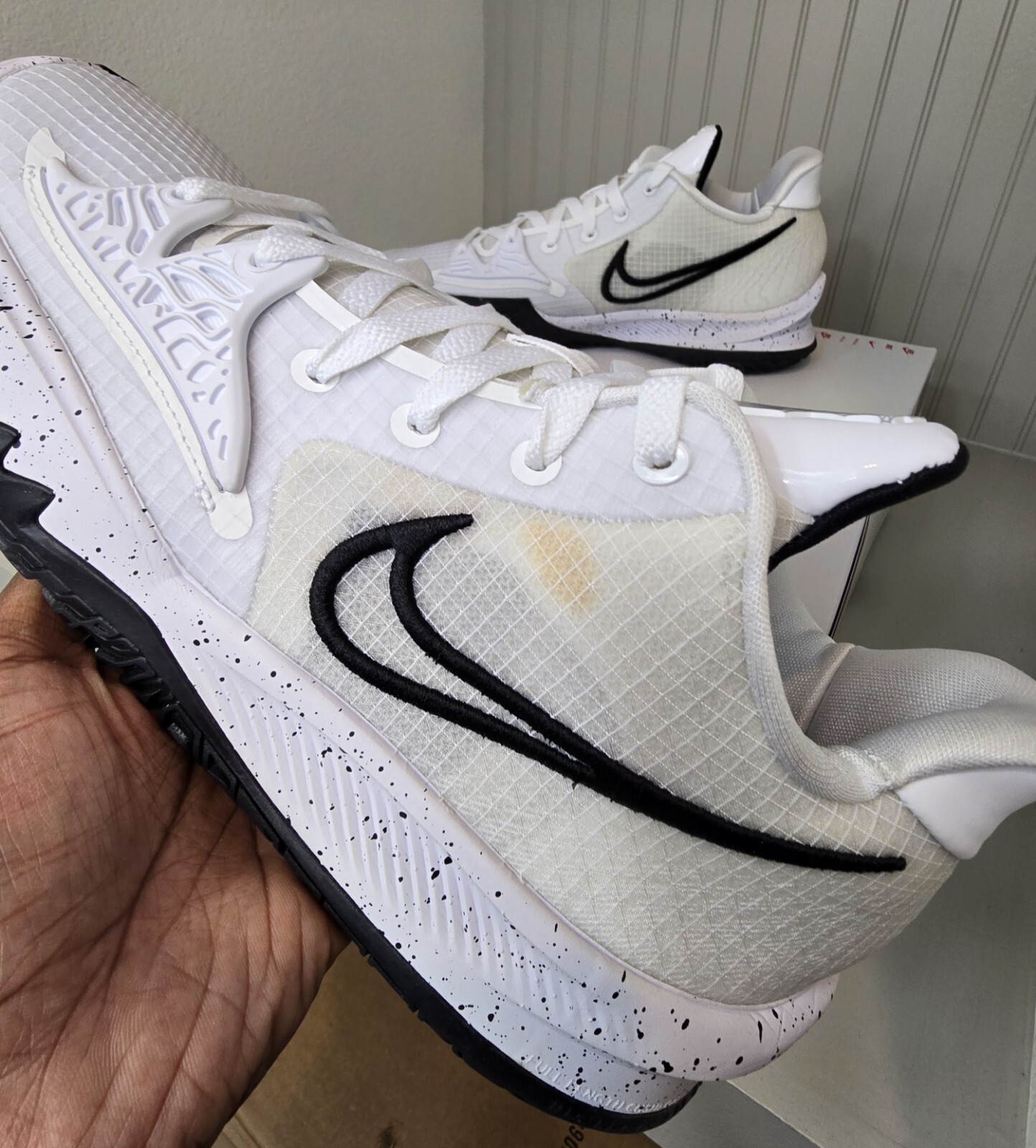 New Nike Kyrie Low 4 TB White  Basketball Shoes DM5041-100 Men's Size 11.