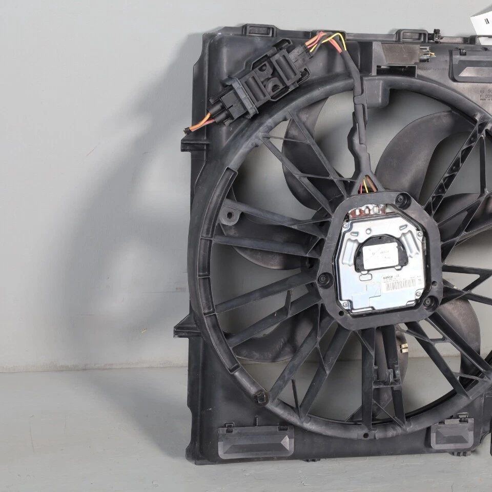 2004-2006 BMW X5 E53 Radiator Fan With Shroud OEM Used Foto 3 de 4