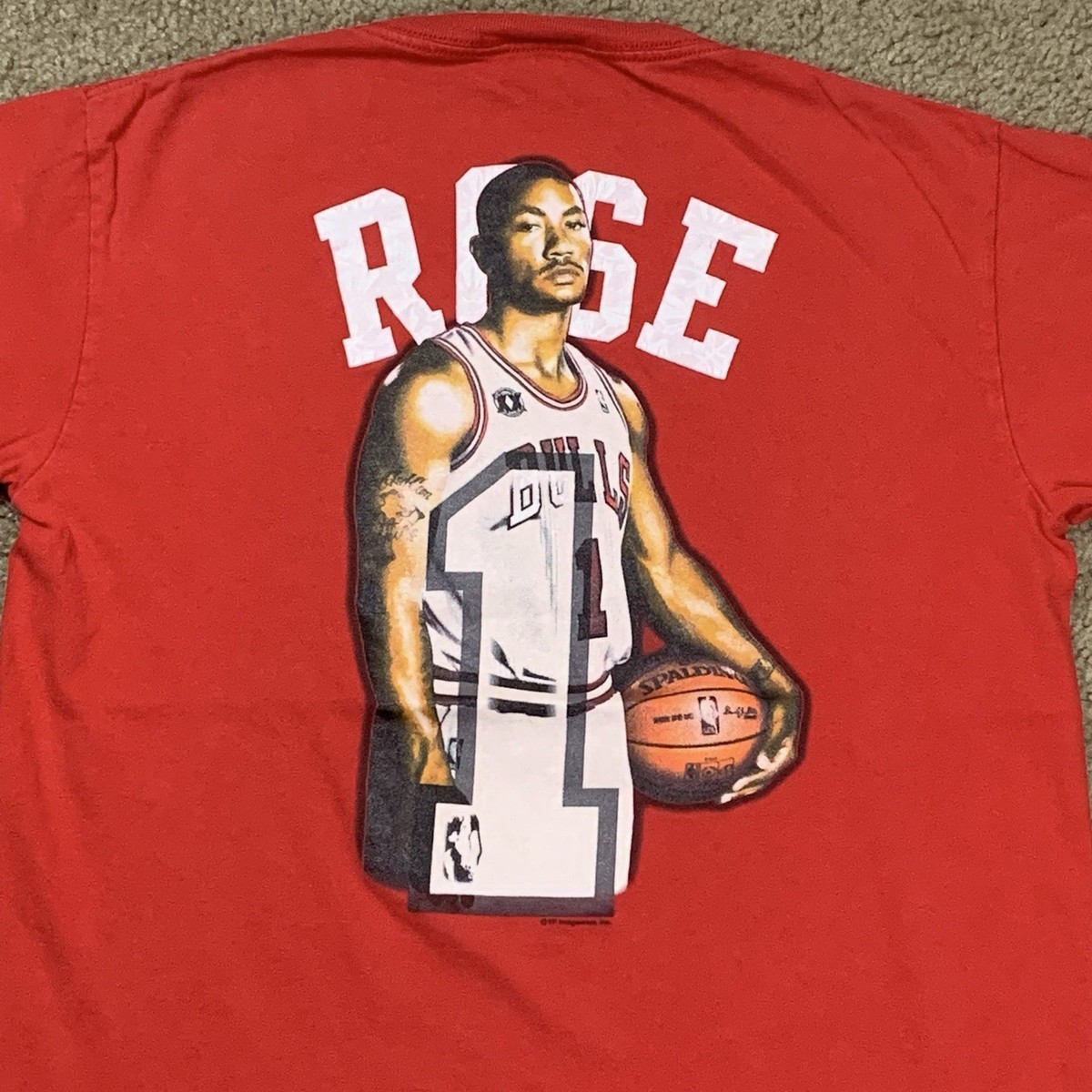 Majestic Mens Small Red Graphic Shirt Chicago Bulls Derrick Rose