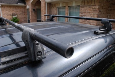 COMPLETE Yakima Roof Rack  & 58'' BARS