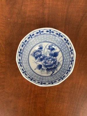 Japanese Arita Blue White Floral Octagonal Porcelain Flowers Bowl Signed 2 x4 
