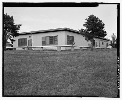Photo:Mid-Century Flat Roof Building West and South Elevations 1950s