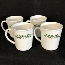Corelle Dishes Winter Holly Christmas Straight Side Cups Mugs Set Of 4 Exc CondV